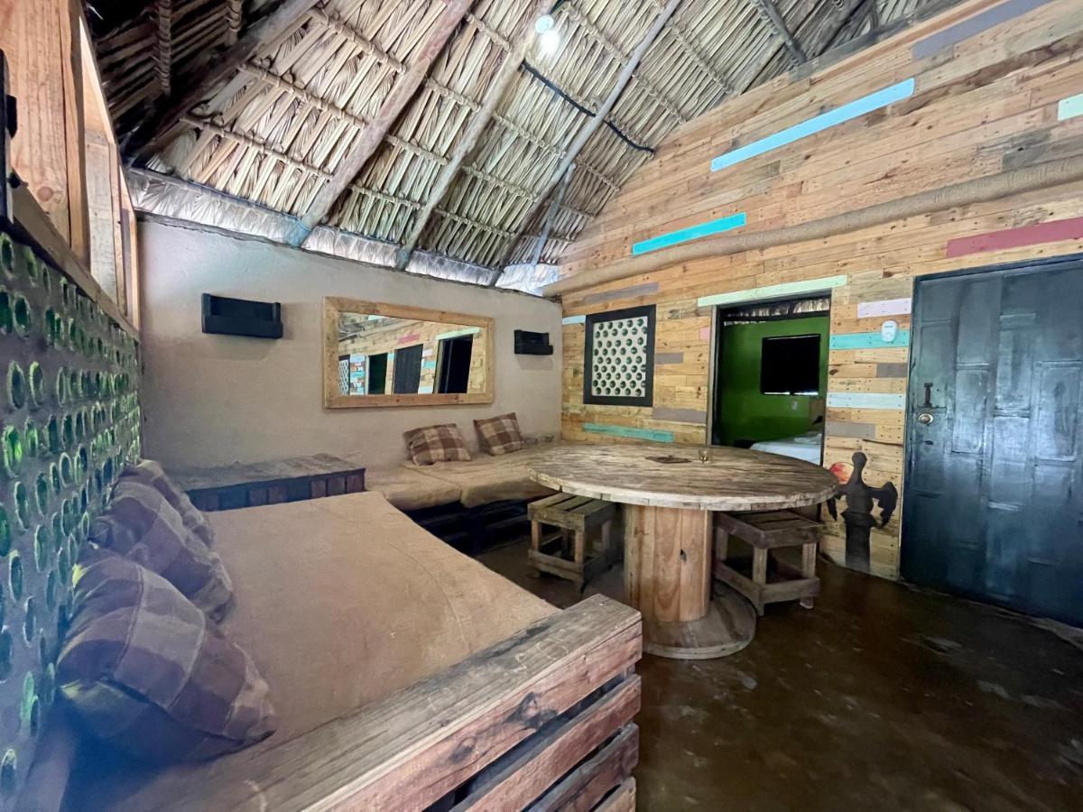 Johnnys Place Hotel Monterrico Exteriör bild