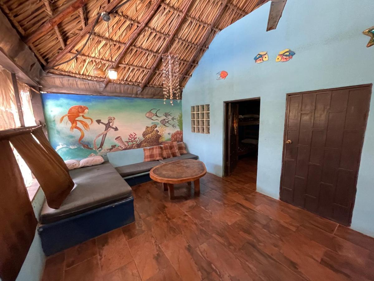 Johnnys Place Hotel Monterrico Exteriör bild