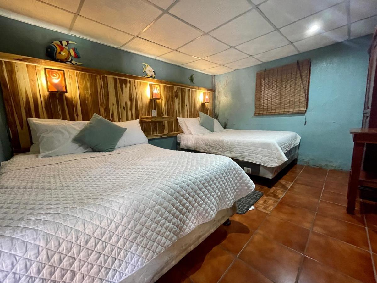 Johnnys Place Hotel Monterrico Exteriör bild