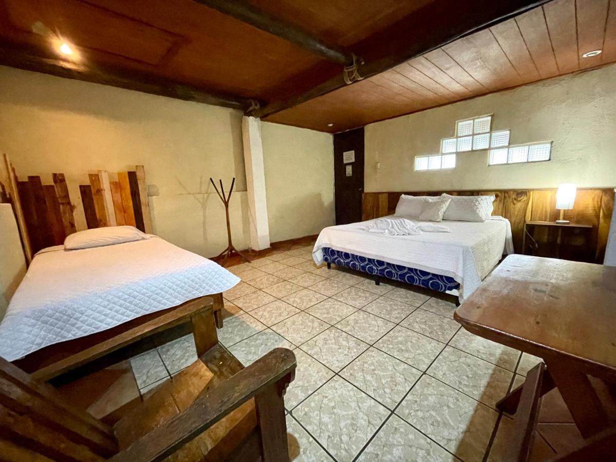 Johnnys Place Hotel Monterrico Exteriör bild