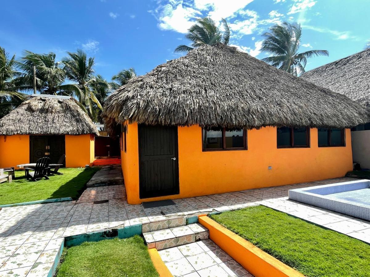 Johnnys Place Hotel Monterrico Exteriör bild