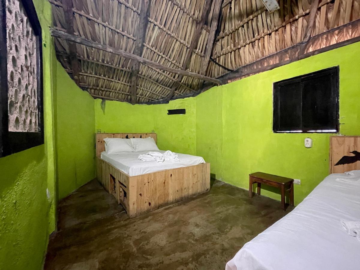 Johnnys Place Hotel Monterrico Exteriör bild