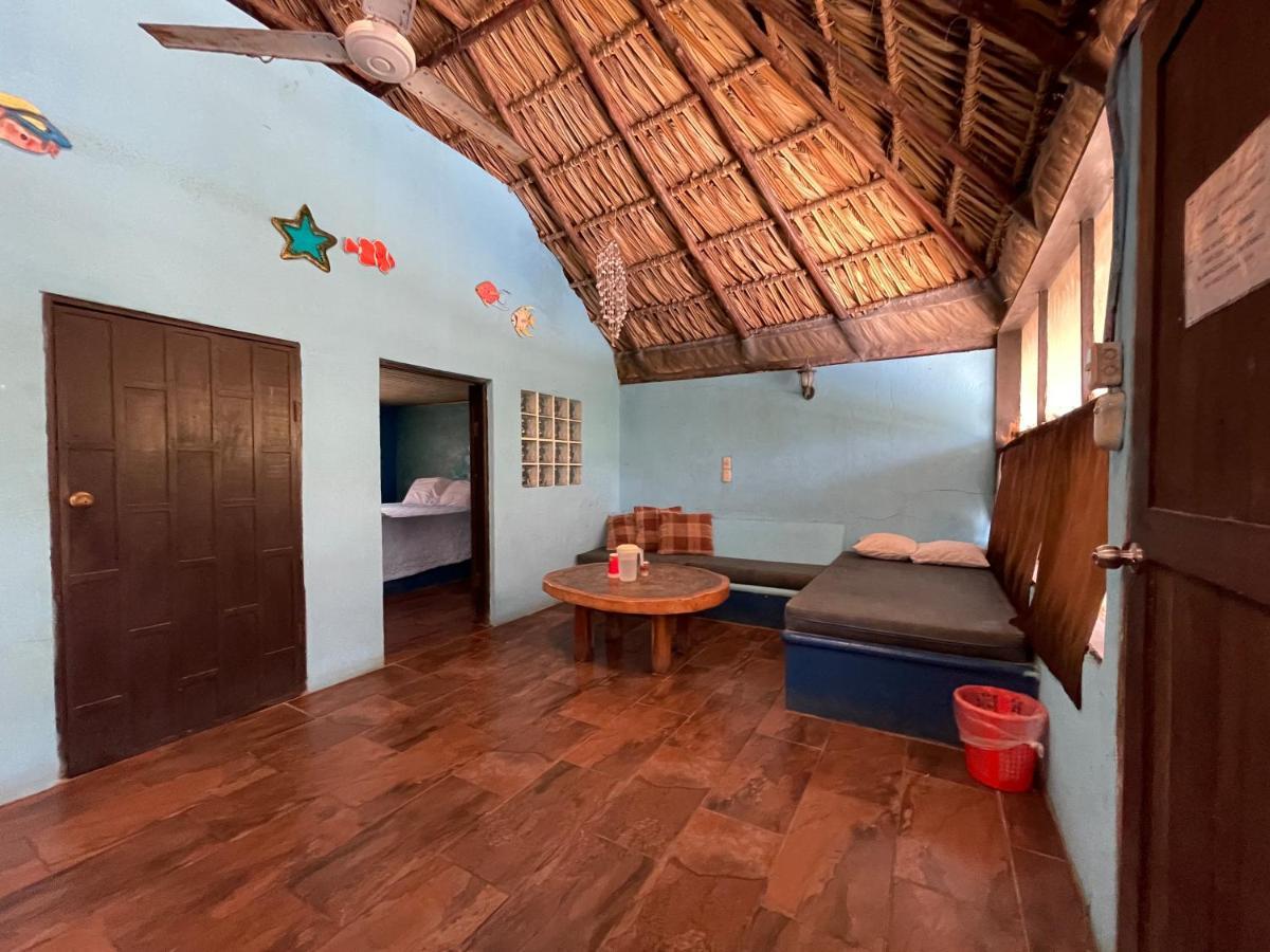 Johnnys Place Hotel Monterrico Exteriör bild
