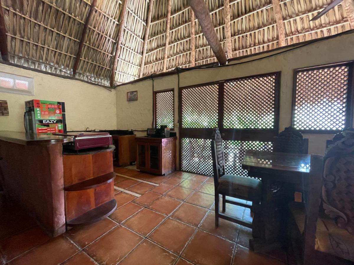 Johnnys Place Hotel Monterrico Exteriör bild