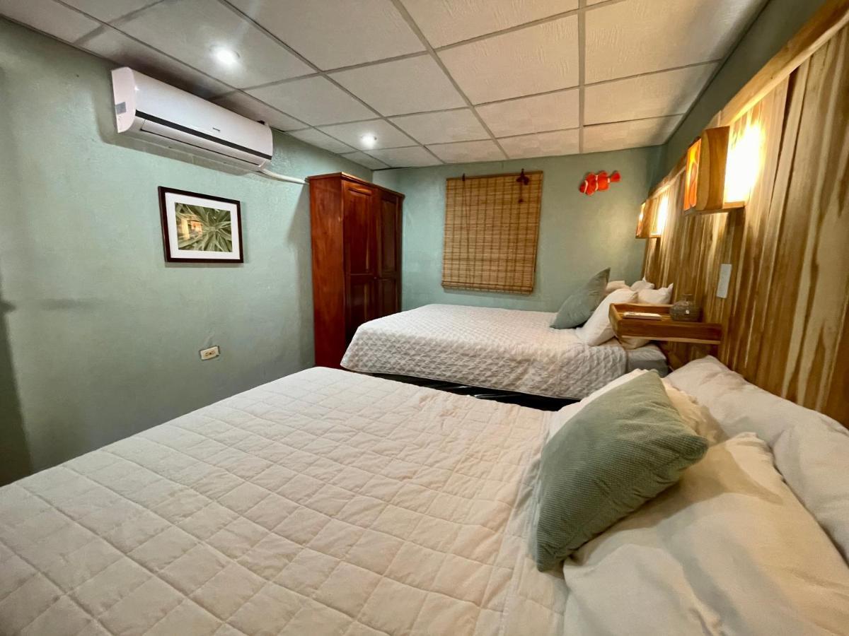 Johnnys Place Hotel Monterrico Exteriör bild