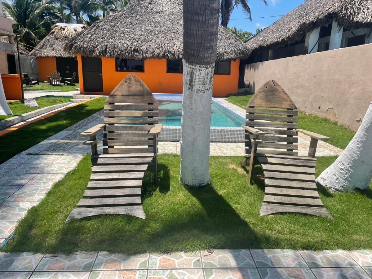 Johnnys Place Hotel Monterrico Exteriör bild