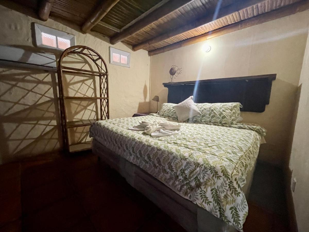 Johnnys Place Hotel Monterrico Exteriör bild