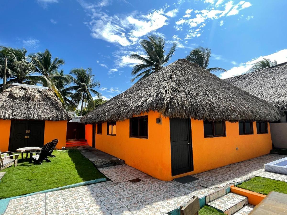 Johnnys Place Hotel Monterrico Exteriör bild
