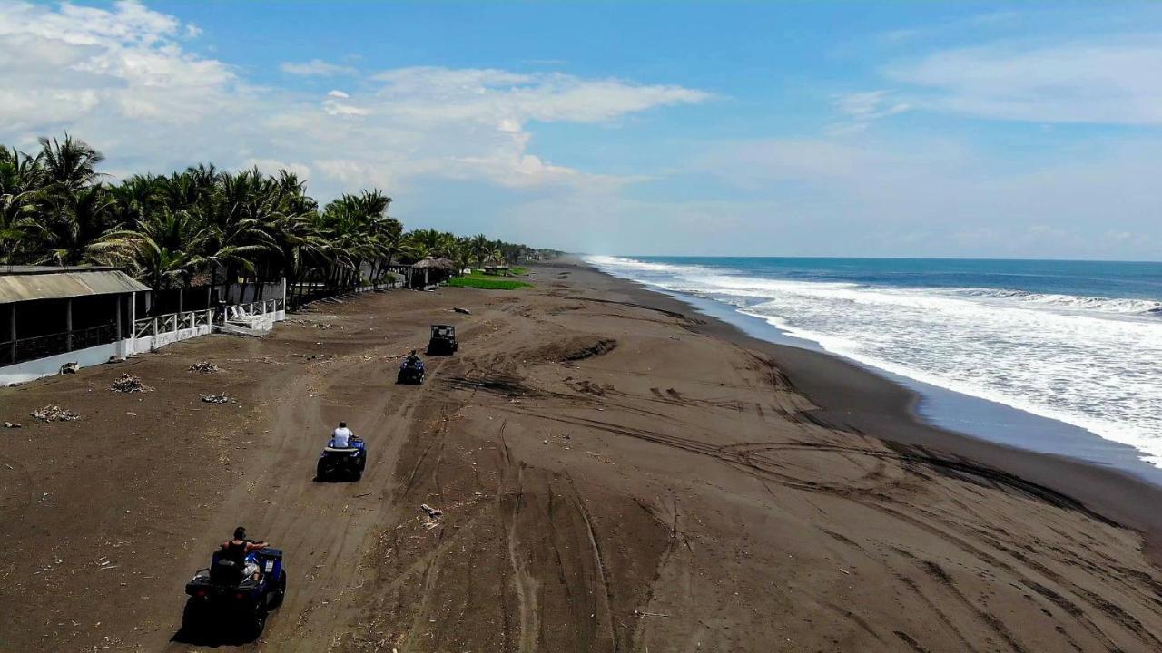Johnnys Place Hotel Monterrico Exteriör bild