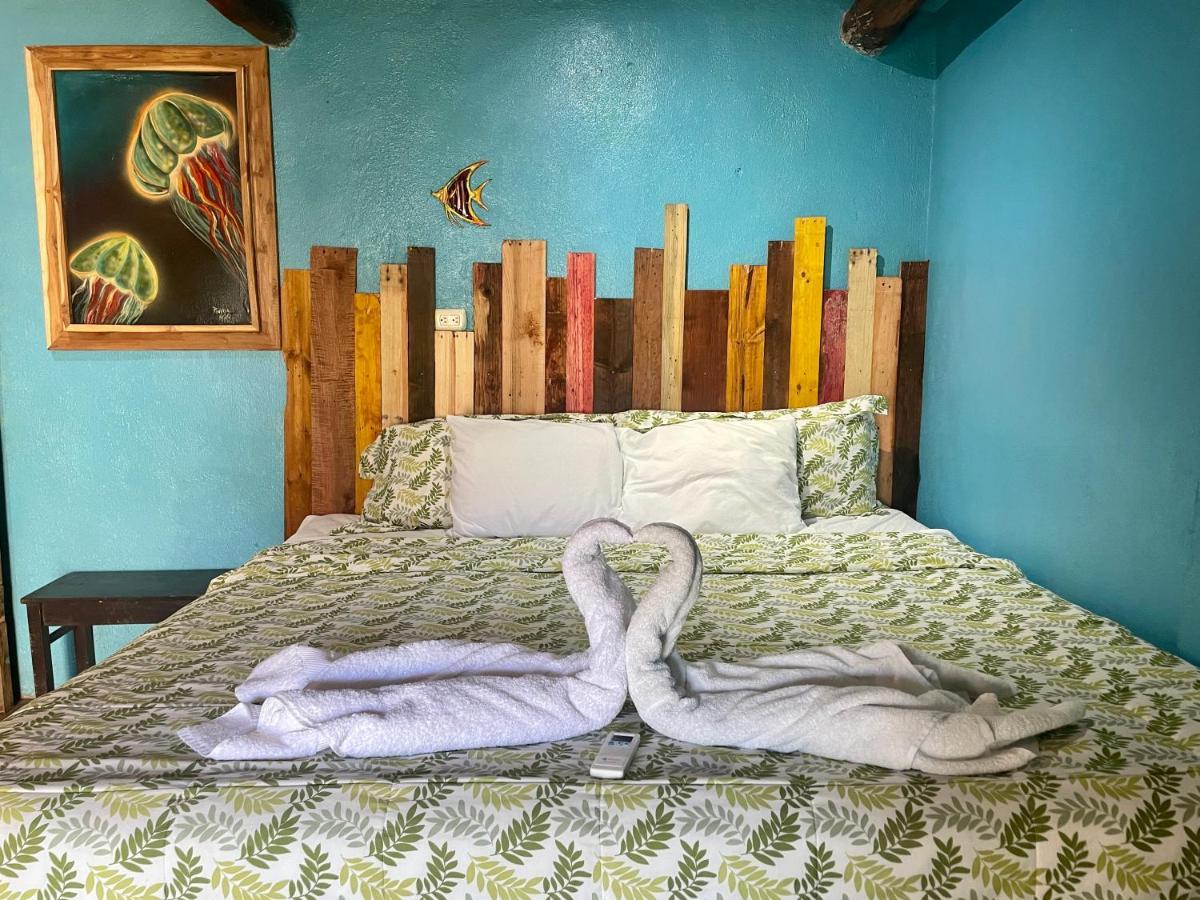 Johnnys Place Hotel Monterrico Exteriör bild