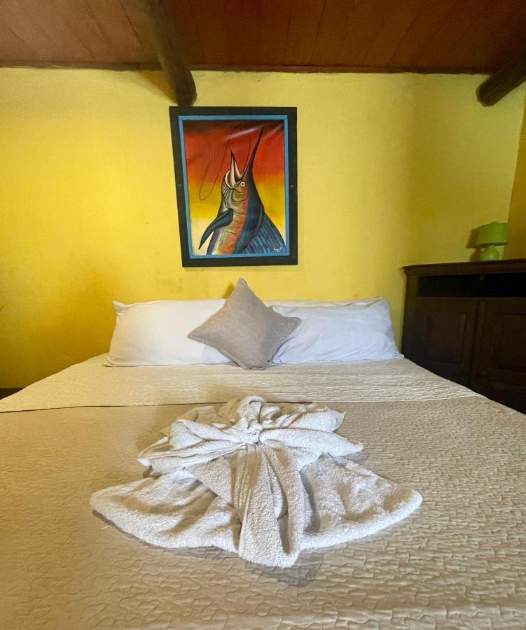 Johnnys Place Hotel Monterrico Exteriör bild