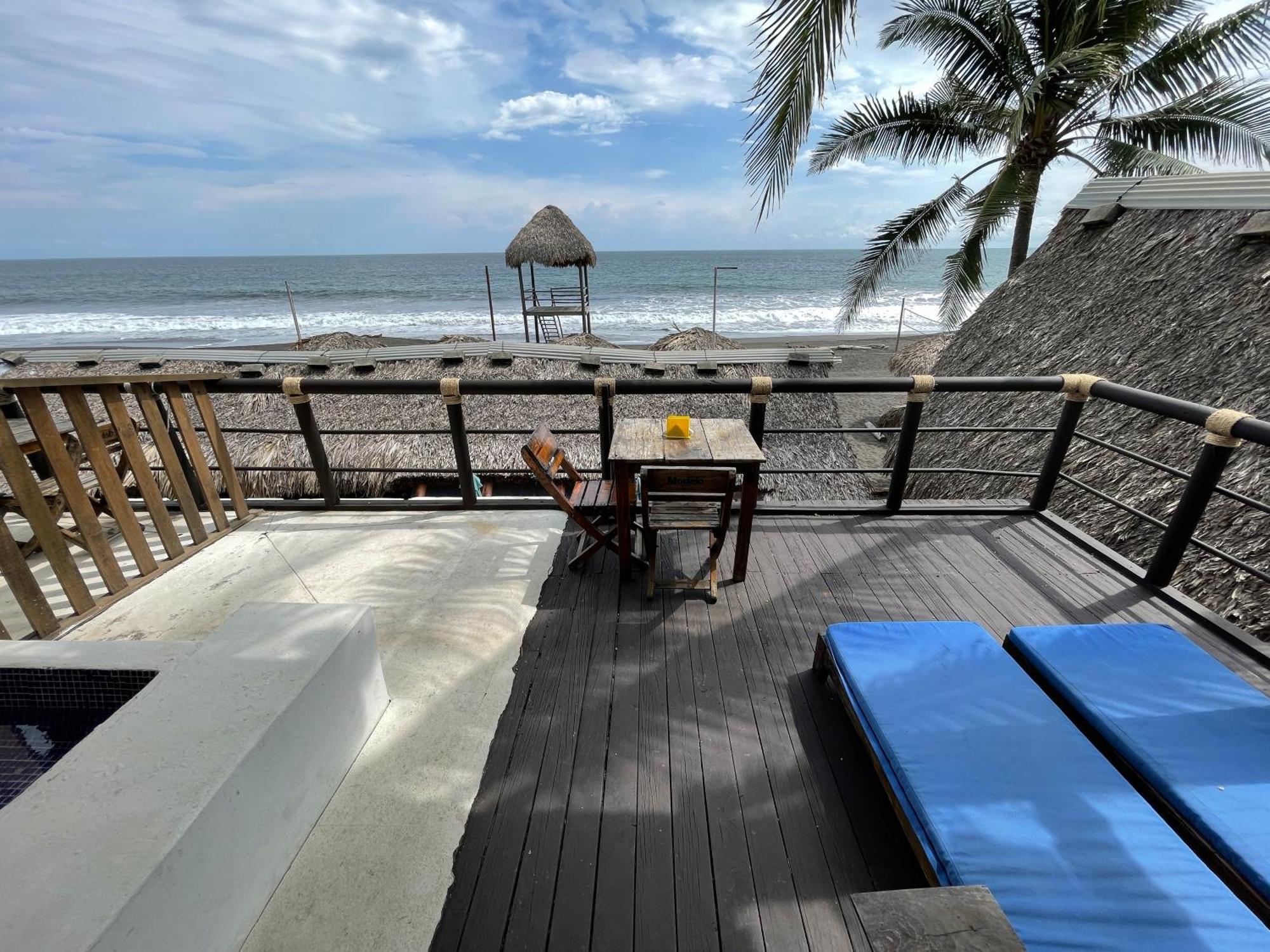 Johnnys Place Hotel Monterrico Exteriör bild